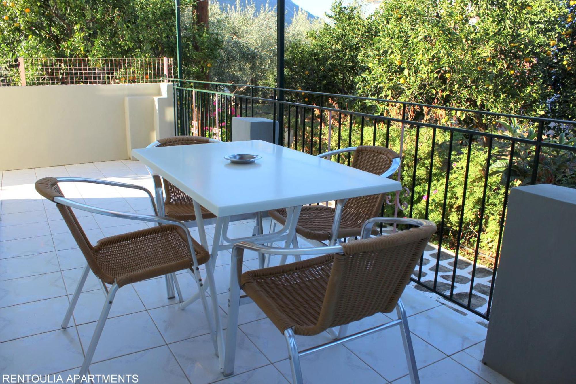 Rentoulia Apartments Poúlithra Екстериор снимка